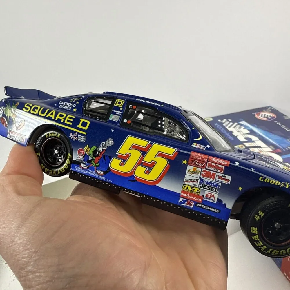 Bobby Hamilton #55 Square Looney Tunes 2001 Chevy Monte Carlo 1:24 Diecast MINT